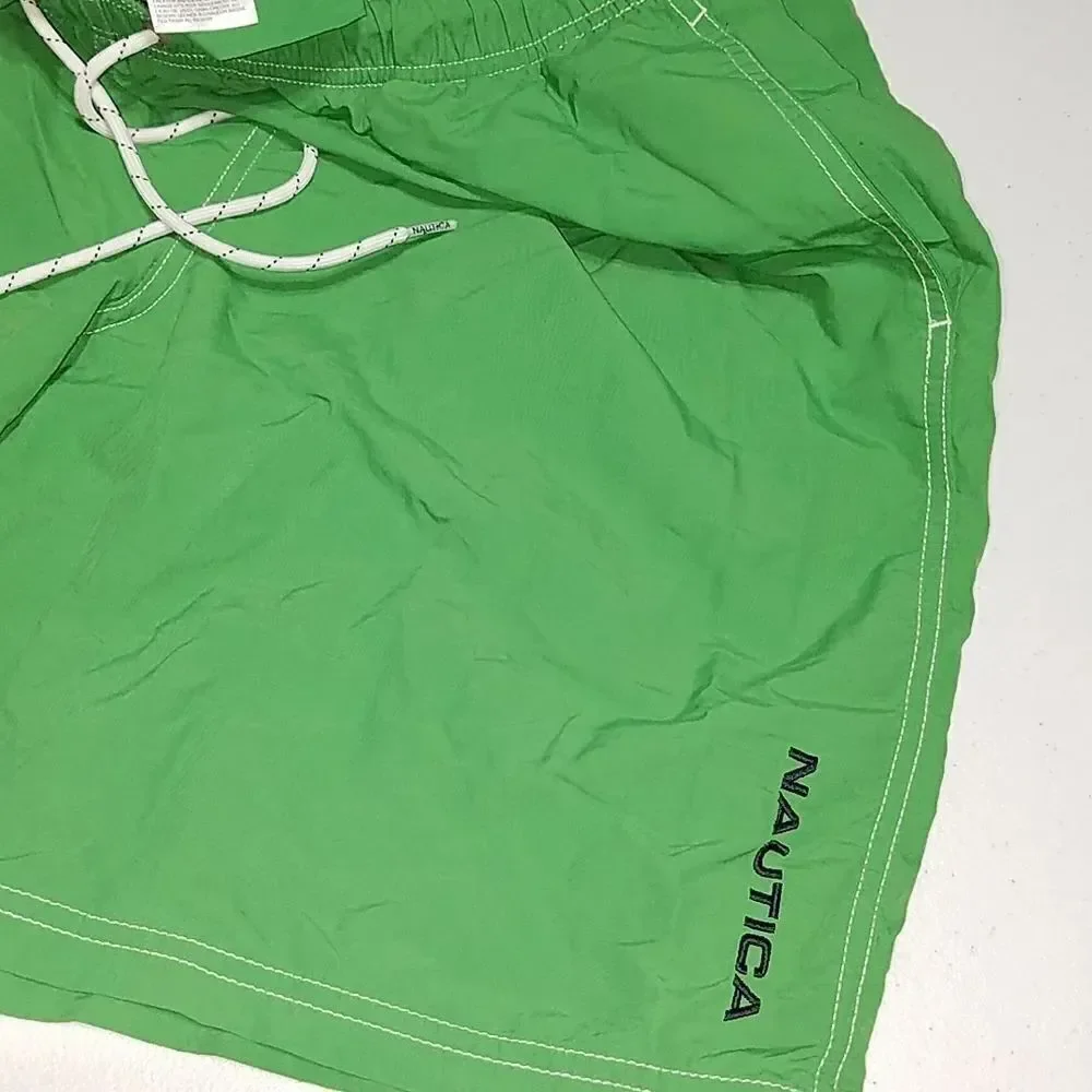 Nautica size large